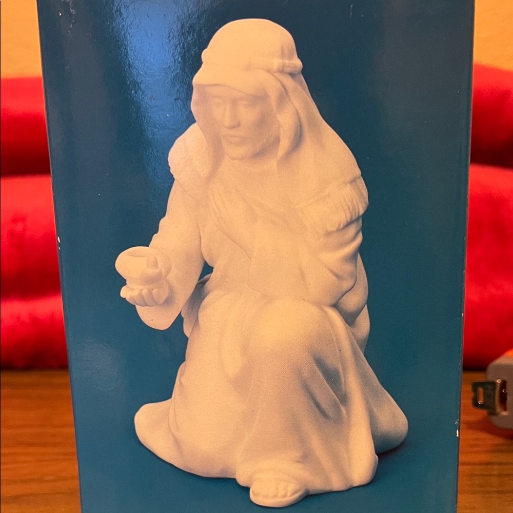 Avon Nativity Collectibles The Innkeeper Figurine